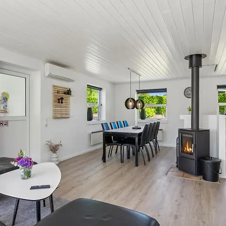 In With 4 Bedrooms, Swimming Pool And Wifi Casa vacanze