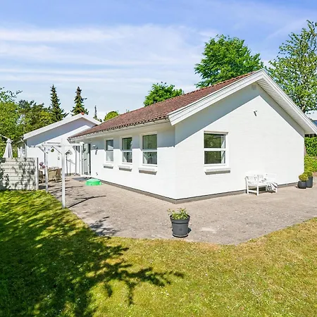 Casa vacanze In With 4 Bedrooms, Swimming Pool And Wifi Ebeltoft