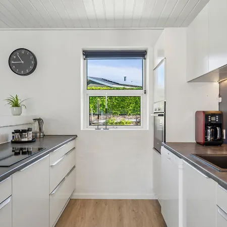 Casa vacanze In With 4 Bedrooms, Swimming Pool And Wifi