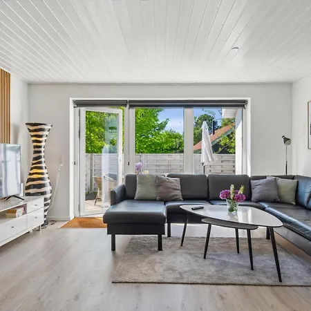 In With 4 Bedrooms, Swimming Pool And Wifi Ebeltoft