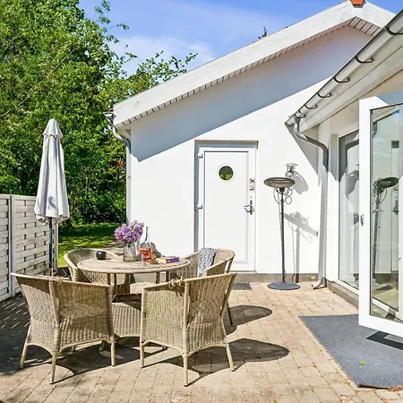 In With 4 Bedrooms, Swimming Pool And Wifi Ebeltoft