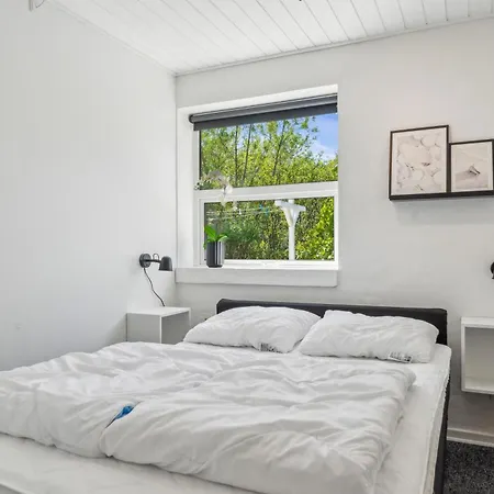 Casa vacanze In With 4 Bedrooms, Swimming Pool And Wifi