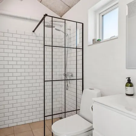 In With 4 Bedrooms, Swimming Pool And Wifi Ebeltoft